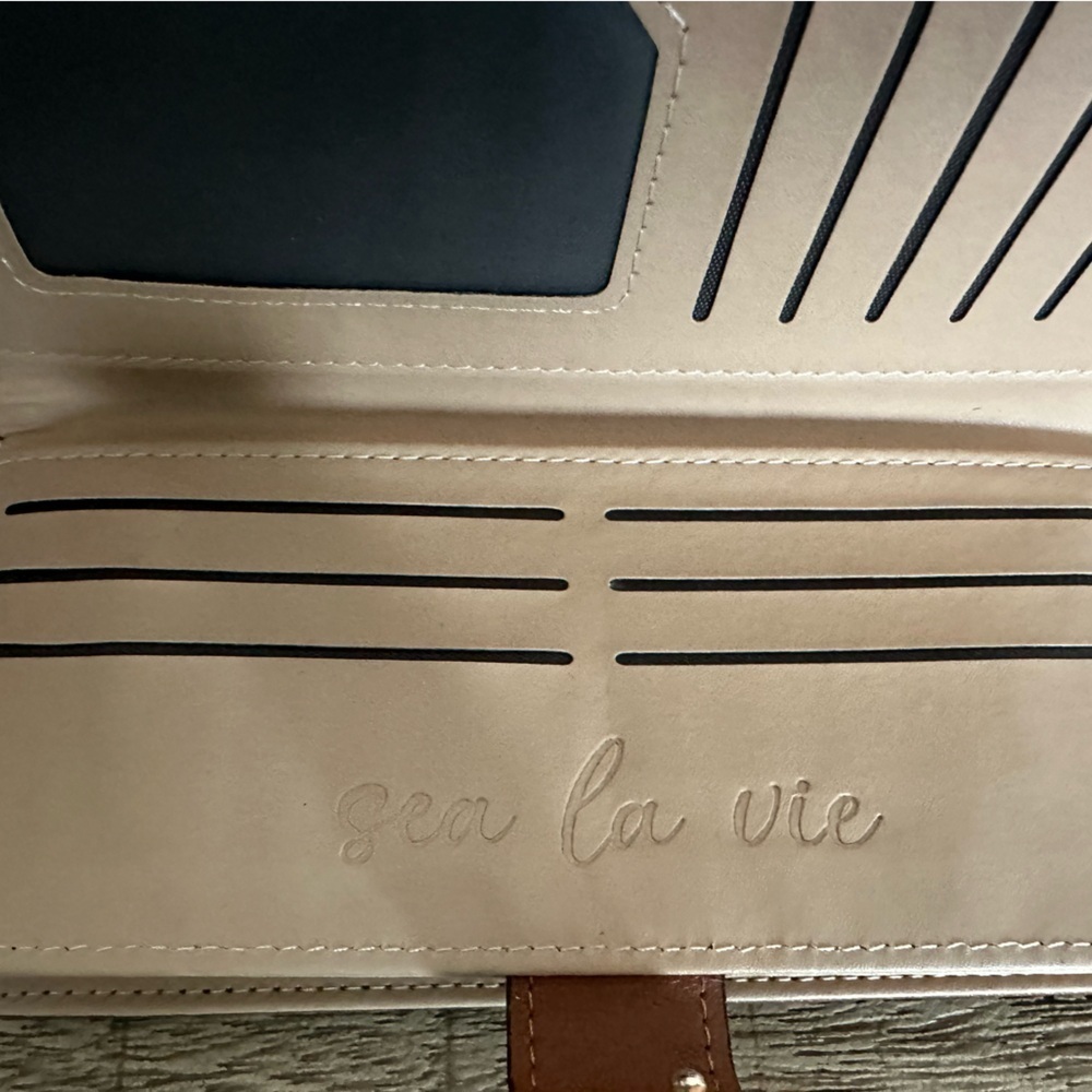 Vagabond Goods Brown Leaf Cutout Wallet | “Sea La Vie” Embossing - Picture 7 of 16